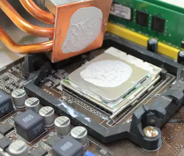Нова термопаста на процесорі і радіаторі системи охолодження (Socket AM3+)